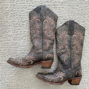 CIRCLE G 6 Distressed Filigree Snip Toe Embroidered Western Boots L5133 women‎